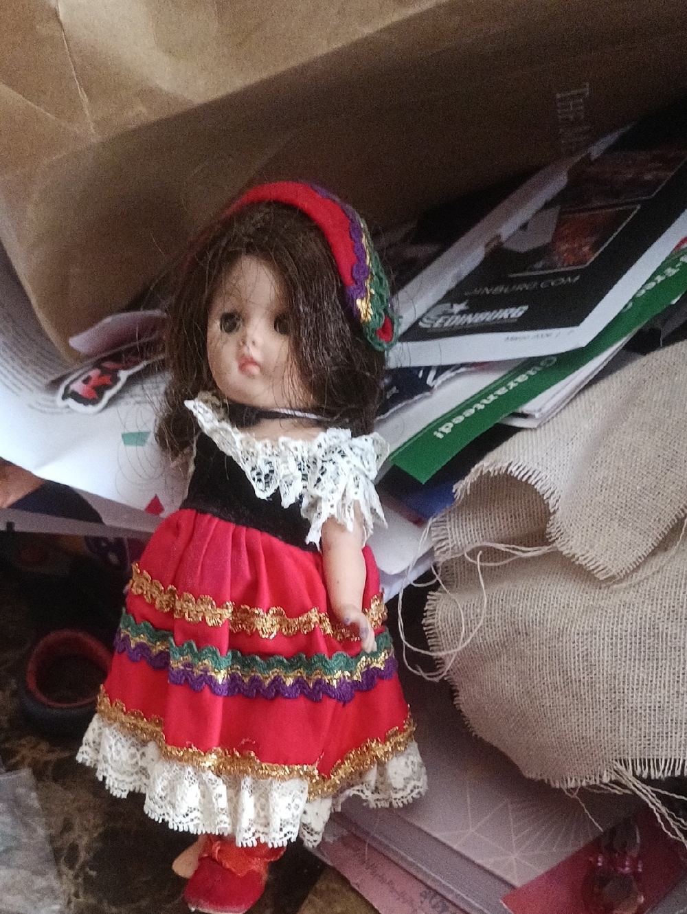 Traditional Vintage Mexican Doll 🪆 missing right shoe